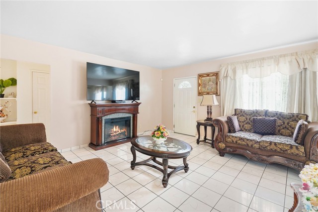 Detail Gallery Image 6 of 36 For 6133 Orchard Ave, Huntington Park,  CA 90255 - 4 Beds | 3 Baths