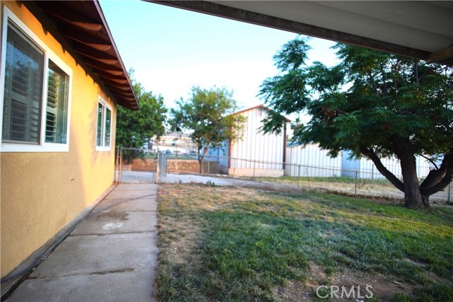 5187 Cedar Street, Jurupa Valley CA: https://media.crmls.org/medias/6f5b9b35-a59a-4645-82ca-78920f144338.jpg