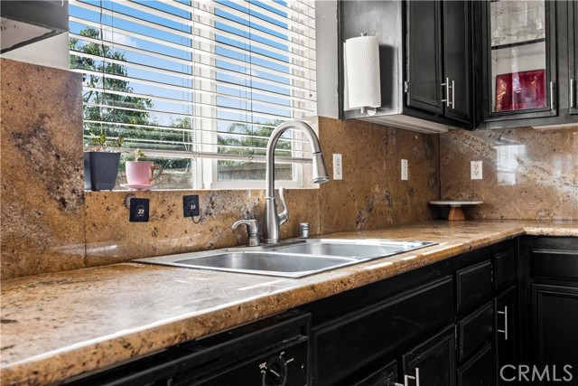 Detail Gallery Image 8 of 28 For 28675 Suffolk Downs, Moreno Valley,  CA 92555 - 6 Beds | 3/1 Baths