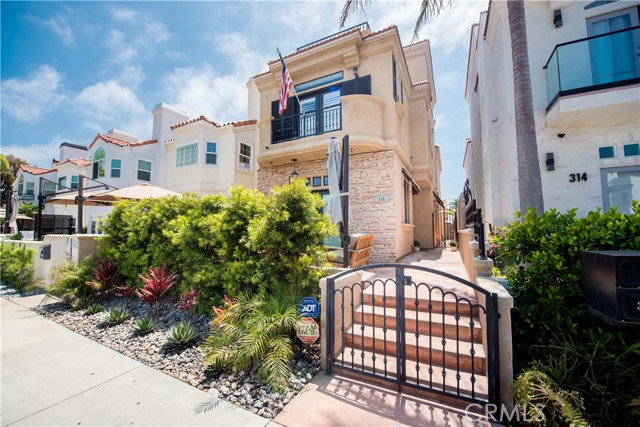 Detail Gallery Image 50 of 62 For 316 6th, Huntington Beach,  CA 92648 - 3 Beds | 3/1 Baths