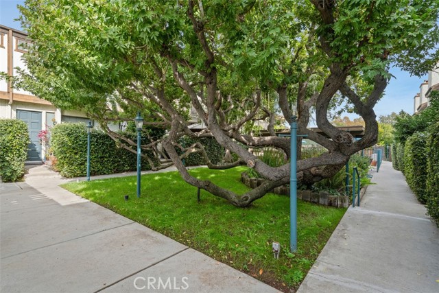 Detail Gallery Image 5 of 53 For 4218 Troost #20,  Studio City,  CA 91604 - 3 Beds | 2/1 Baths