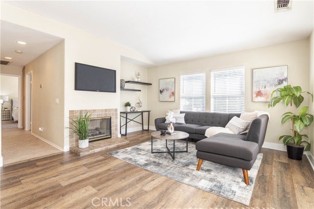 Detail Gallery Image 6 of 33 For 18024 Flynn Dr #5509,  Canyon Country,  CA 91387 - 2 Beds | 2 Baths