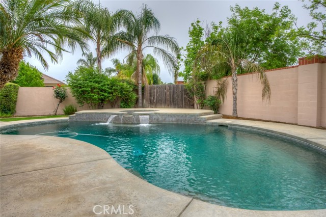 Detail Gallery Image 9 of 65 For 1507 Cromerton, Bakersfield,  CA 93311 - 5 Beds | 2/1 Baths