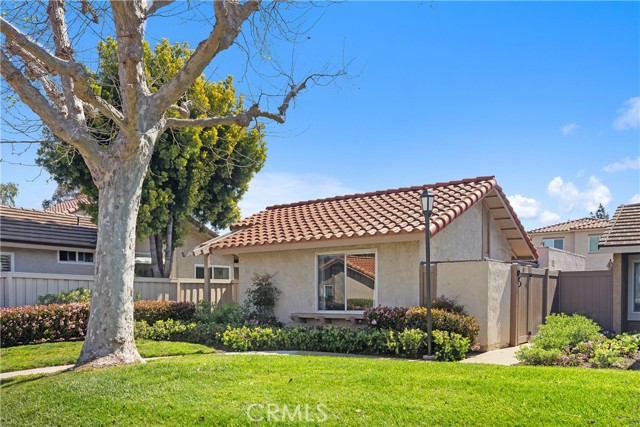 40 Tangerine, Irvine CA: https://media.crmls.org/medias/6f5e111b-1e49-4844-83bc-77a4ccdf2346.jpg