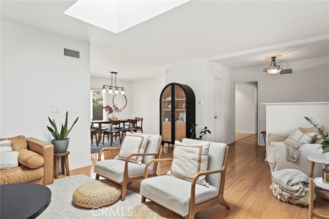 1870 N Arroyo Boulevard, Pasadena CA: https://media.crmls.org/medias/6f5e3f22-7ece-4054-ba81-8510f705224d.jpg