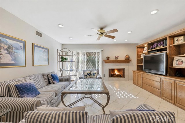 Detail Gallery Image 10 of 39 For 20828 Bermuda St, Chatsworth,  CA 91311 - 4 Beds | 2 Baths