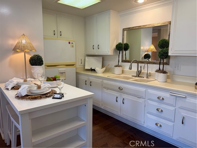 1100 Brookline Dr. M9-222I, Seal Beach CA: https://media.crmls.org/medias/6f5f9976-8f3b-40f7-ae69-a84e9680f3f5.jpg