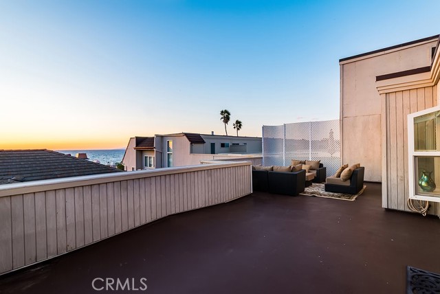 700 Esplanade, Redondo Beach, California 90277, 2 Bedrooms Bedrooms, ,2 BathroomsBathrooms,Residential,Sold,Esplanade,SB21226099