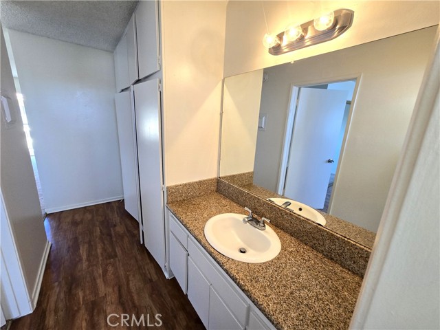 4015 W 137th Street, Hawthorne CA: https://media.crmls.org/medias/6f61425f-2281-431e-a270-918a453f0d48.jpg