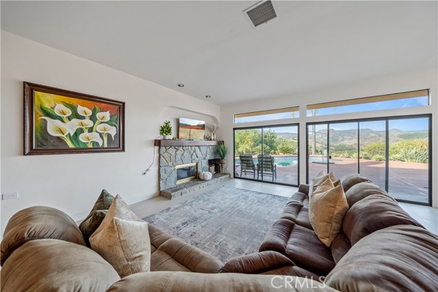 23192 De Anza Road, Temecula CA: https://media.crmls.org/medias/6f618ba1-dc04-4baa-9ed5-585f9ac03757.jpg