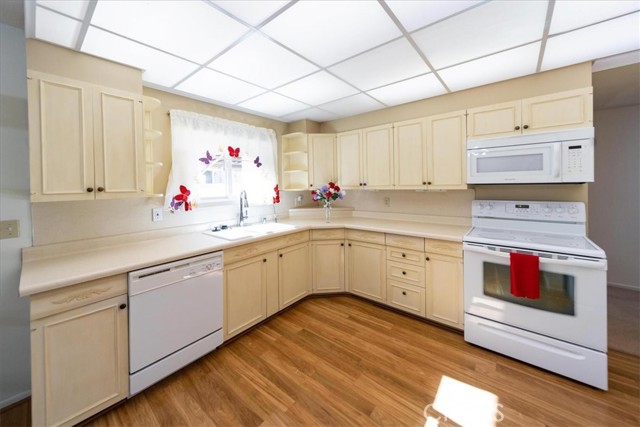 1561 Sandlewood Drive, Hemet CA: https://media.crmls.org/medias/6f632eab-8bdc-43ca-bb2d-1d41e06c32d1.jpg