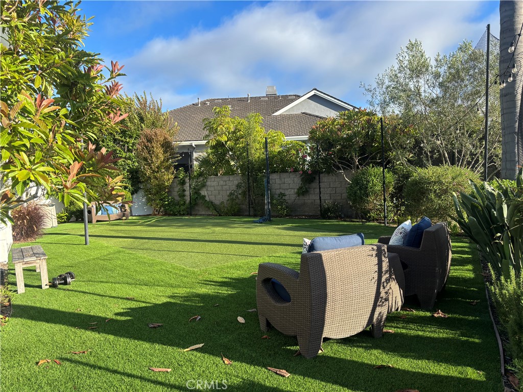 https://media.crmls.org/medias/6f64540a-1584-4bbc-b8fa-8a771bb087ff.jpg?preset=X-Large