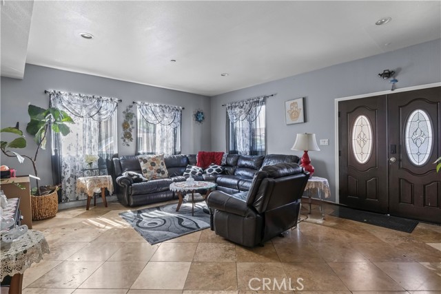 710 E 2nd Street, Santa Ana CA: https://media.crmls.org/medias/6f64e00f-1b1d-41d2-b1c7-383ed6950e52.jpg