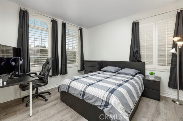 10 Spring Grove, Irvine CA: https://media.crmls.org/medias/6f650069-e778-4f87-9af1-6c969caf5563.jpg