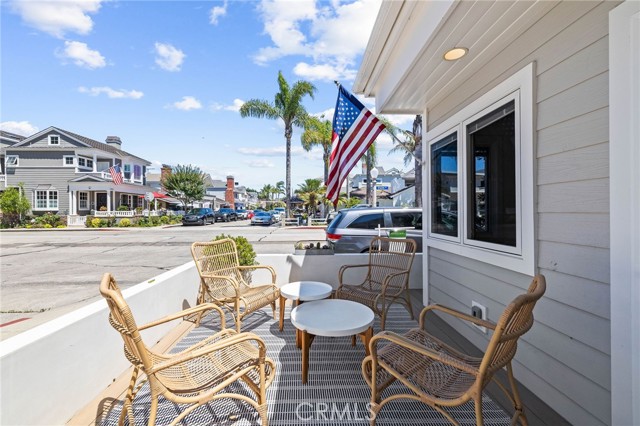 124 Garnet Avenue, Newport Beach CA: https://media.crmls.org/medias/6f651aa4-96a8-411c-9d87-49eecb4160aa.jpg