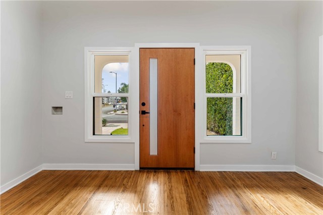 1236 S Cloverdale Avenue, Los Angeles CA: https://media.crmls.org/medias/6f653a98-b4bd-46a0-84d6-69992b9af581.jpg