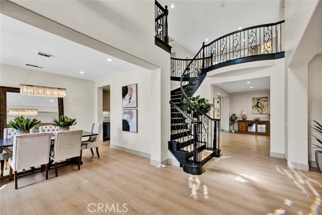 Detail Gallery Image 5 of 28 For 2463 N Eaton Ct, Orange,  CA 92867 - 5 Beds | 3 Baths