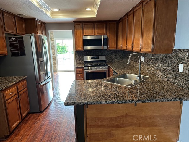 22142 Summit Hill Drive, Lake Forest CA: https://media.crmls.org/medias/6f660fba-525b-431f-8107-60e574ca41e4.jpg