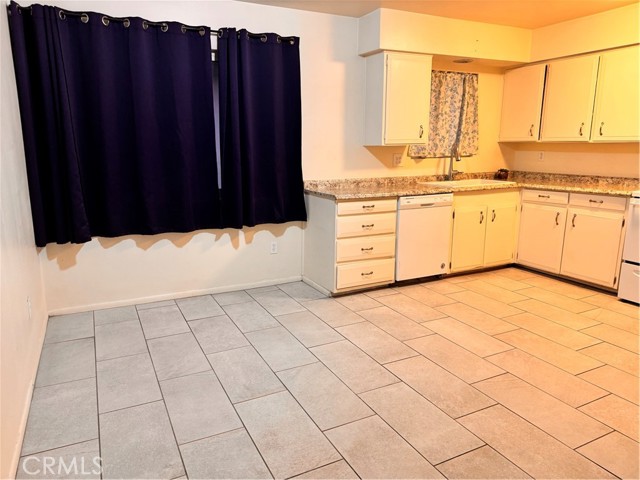 Detail Gallery Image 3 of 6 For 11246 Benton St, Loma Linda,  CA 92354 - 3 Beds | 2 Baths