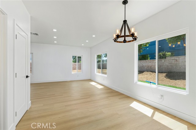 2504 N Fitzsimmons Avenue, Rialto CA: https://media.crmls.org/medias/6f679853-5dad-4f1d-96f3-65975c16276b.jpg