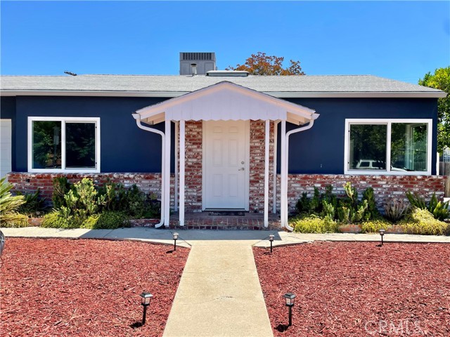 Detail Gallery Image 2 of 25 For 5550 Riverton, North Hollywood,  CA 91601 - 2 Beds | 1 Baths