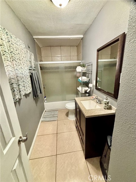 Detail Gallery Image 10 of 23 For 16739 Upland, Fontana,  CA 92335 - 3 Beds | 1/1 Baths