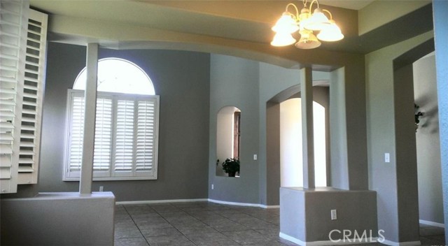 43 Valencia Lane, Redlands CA: https://media.crmls.org/medias/6f68d314-554a-4c19-9f57-0aaafefc15d9.jpg