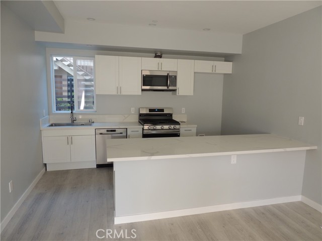 Detail Gallery Image 5 of 15 For 22735 Del Valle St #2,  Woodland Hills,  CA 91364 - 1 Beds | 1 Baths