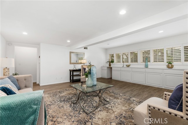 980 Palo Verde Avenue, Long Beach CA: https://media.crmls.org/medias/6f6b1cae-89e3-4f62-bf21-1f50822eca2f.jpg