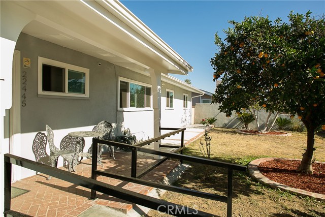 Detail Gallery Image 3 of 11 For 22445 Vanowen St, West Hills,  CA 91307 - 6 Beds | 3 Baths