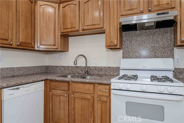 Detail Gallery Image 14 of 33 For 123 S Olive St, Anaheim,  CA 92805 - 4 Beds | 3 Baths