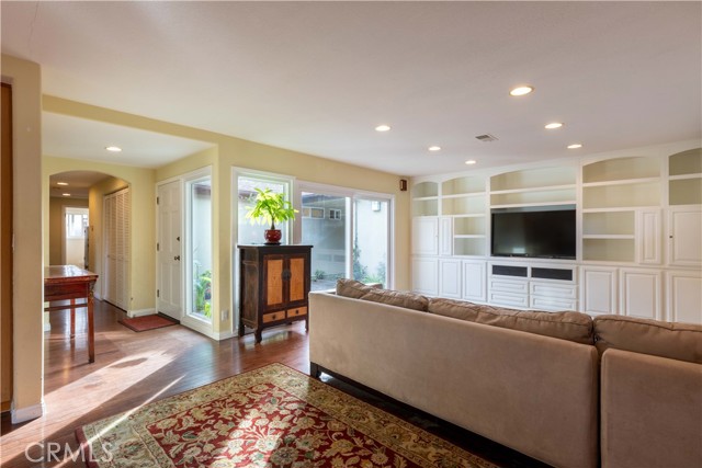 Detail Gallery Image 17 of 48 For 22042 Catalina Cir, Huntington Beach,  CA 92646 - 4 Beds | 2 Baths