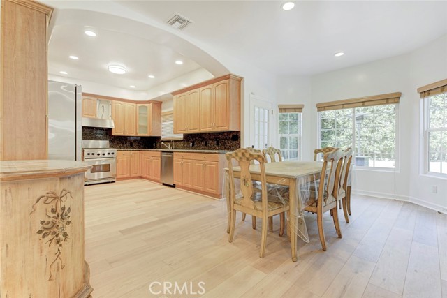 Detail Gallery Image 18 of 59 For 15121 Marlin Pl, Van Nuys,  CA 91405 - 4 Beds | 3 Baths