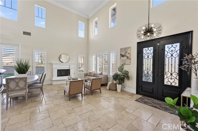 Detail Gallery Image 5 of 44 For 2634 Old Windmill Ct, Riverside,  CA 92503 - 5 Beds | 4/1 Baths