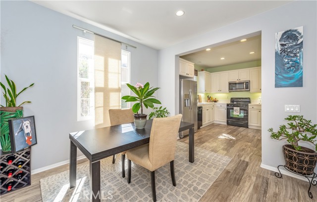 80 Great, Irvine CA: https://media.crmls.org/medias/6f6d98c5-e840-4079-a947-91cd094184c8.jpg