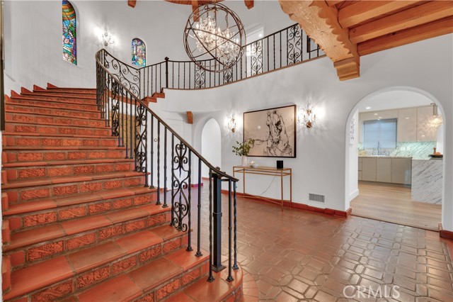 1812 Linda Vista Avenue, Pasadena CA: https://media.crmls.org/medias/6f6ddc8b-c499-4b81-b7d3-ae19cf29c1cf.jpg