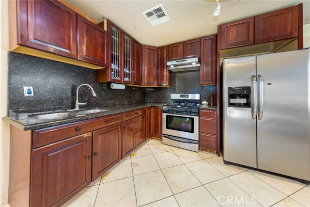 Detail Gallery Image 6 of 18 For 10425 Rainier St, Sun Valley,  CA 91352 - 3 Beds | 1 Baths