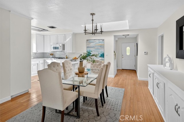 Detail Gallery Image 8 of 41 For 8846 Laramie Ave, Winnetka,  CA 91306 - 4 Beds | 3 Baths