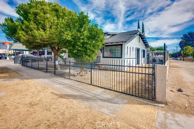 Detail Gallery Image 3 of 27 For 1767 N E, San Bernardino,  CA 92405 - 3 Beds | 1 Baths