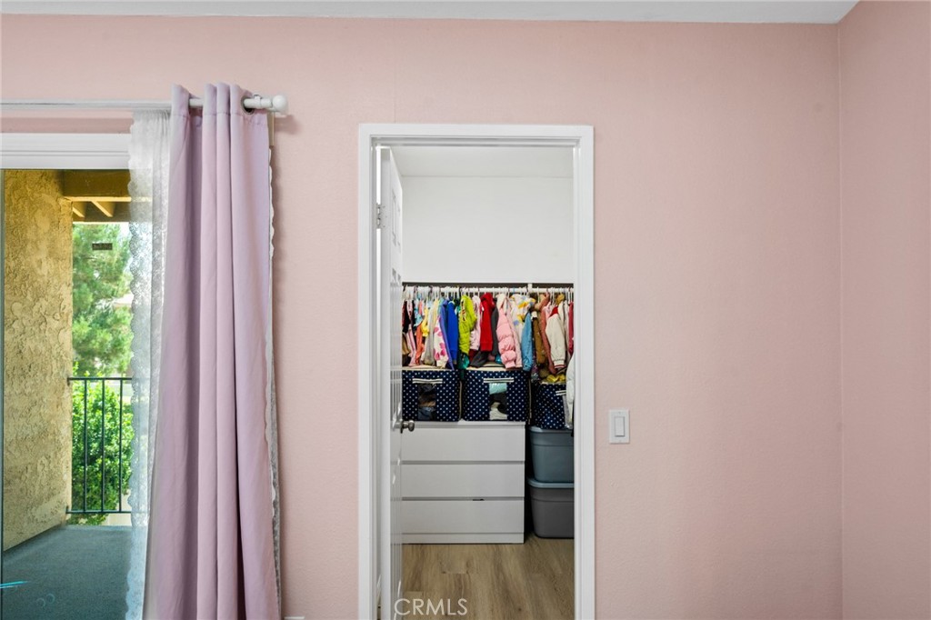 https://media.crmls.org/medias/6f6f9c28-8dae-4bc6-9551-29f360edde44.jpg?preset=X-Large