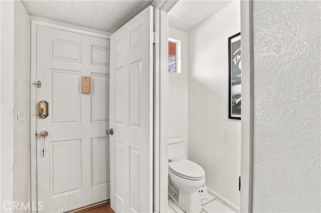 147 West Acacia, 160 photo 17