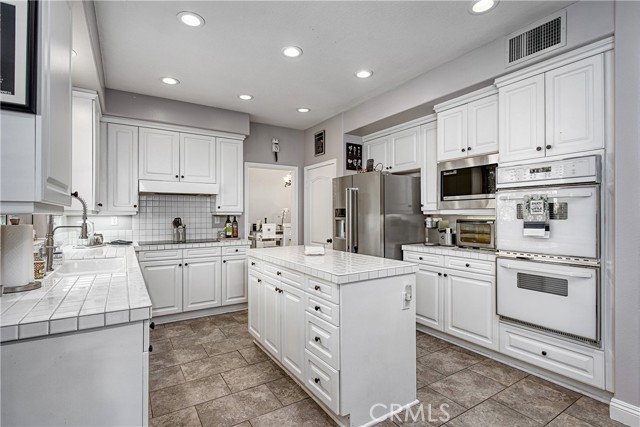 Image 10 of 36 For 24301 Belford Court
