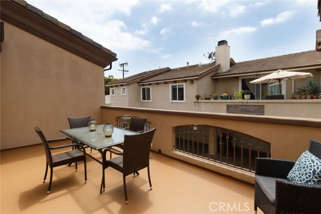 Detail Gallery Image 17 of 34 For 2113 Mathews Ave #B,  Redondo Beach,  CA 90278 - 3 Beds | 2/1 Baths