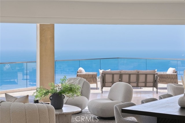 900 Gainsborough Drive, Laguna Beach CA: https://media.crmls.org/medias/6f71f8b9-fc6a-41de-84e6-ee1148e1eaf2.jpg