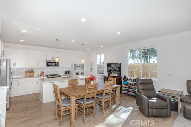 Detail Gallery Image 14 of 64 For 7082 Mallow Drive #2,  Fontana,  CA 92336 - 4 Beds | 3 Baths