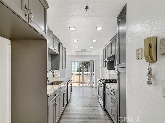 Detail Gallery Image 5 of 22 For 468 W Huntington Dr #1,  Arcadia,  CA 91007 - 3 Beds | 3 Baths
