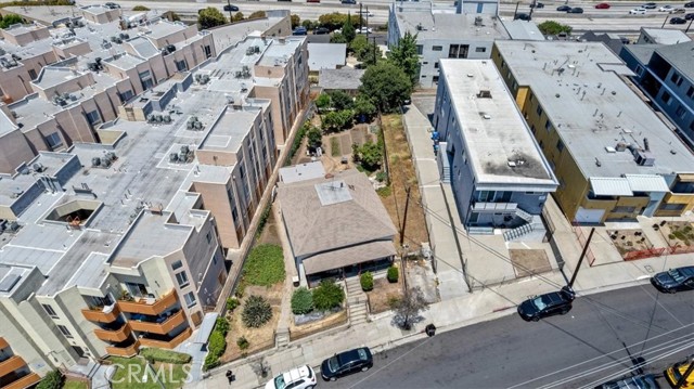 811 N Bunker Hill Avenue, Los Angeles CA: https://media.crmls.org/medias/6f72fbea-2c90-41dc-a2db-49b2a35fc493.jpg