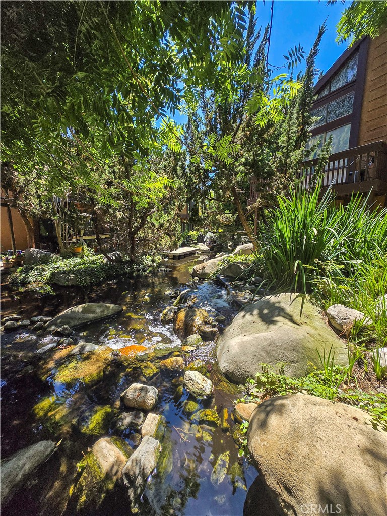 https://media.crmls.org/medias/6f73474e-d1f1-4f51-813a-df0f1893377e.jpg?preset=X-Large
