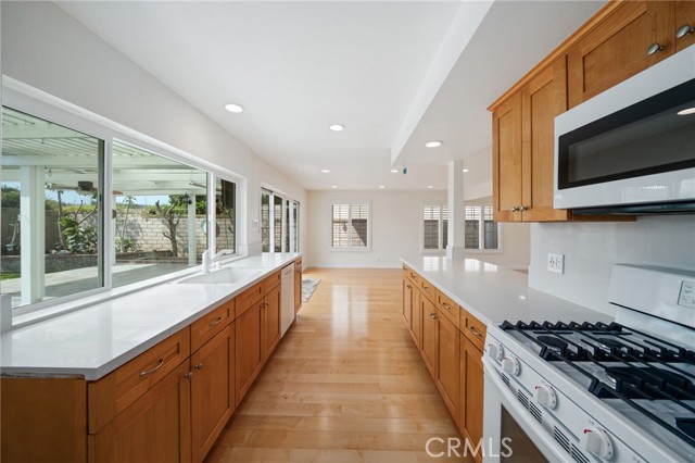 Detail Gallery Image 6 of 34 For 10900 San Leon Ave, Fountain Valley,  CA 92708 - 4 Beds | 2/1 Baths