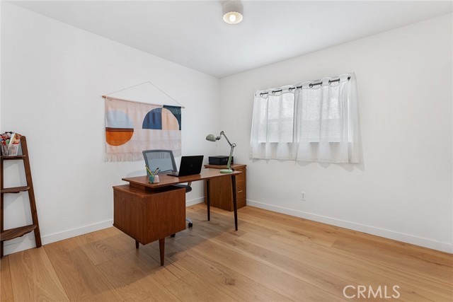 Detail Gallery Image 32 of 42 For 5607 Royer Ave, Woodland Hills,  CA 91367 - 4 Beds | 2 Baths
